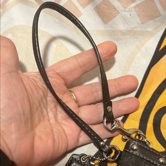 Coach Vintage Black Signature Jacquard Studded Wristlet. #42015 - Picture 4 of 11